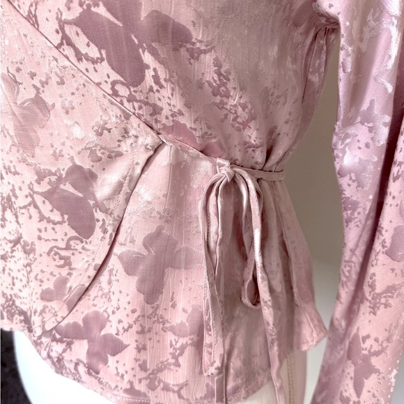 NWT ROLLA'S Rodeo Jacquard Butterfly Print Wrap Blouse Women Mauve Size Small - Picture 6 of 8